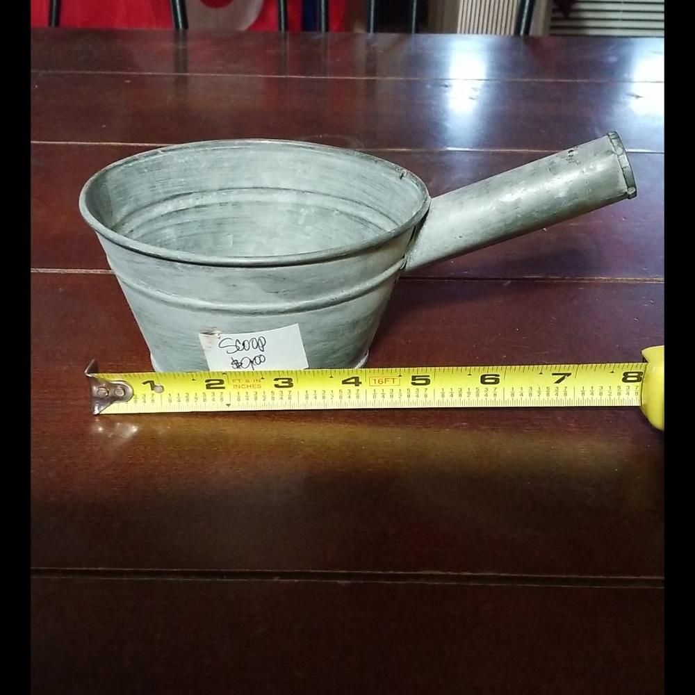 Vintage Inspired Feed Scoop